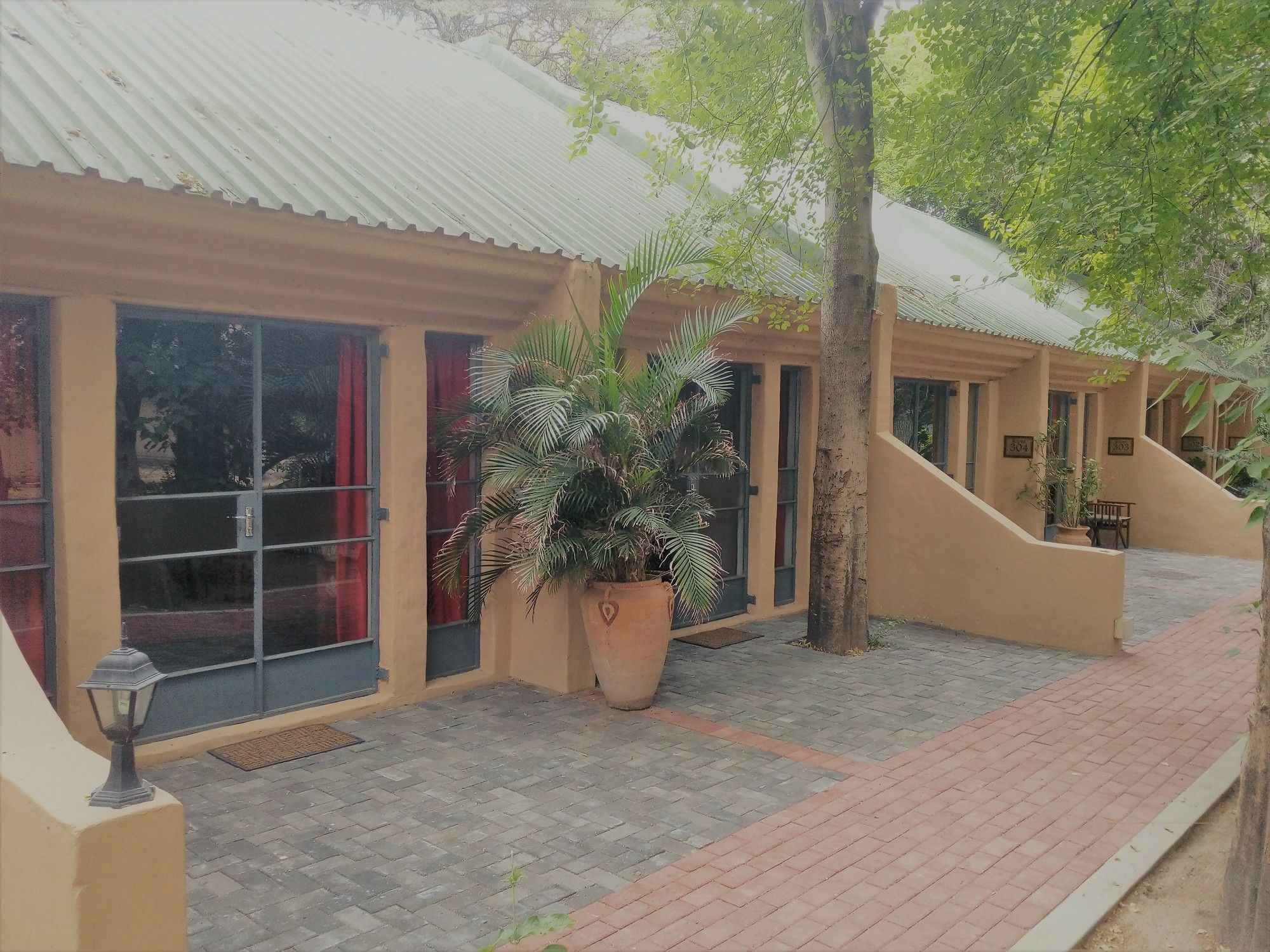 Island Safari Lodge Maun Exterior photo